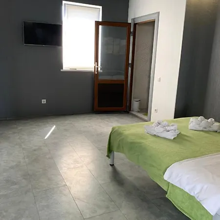 Zipper House Hostel *